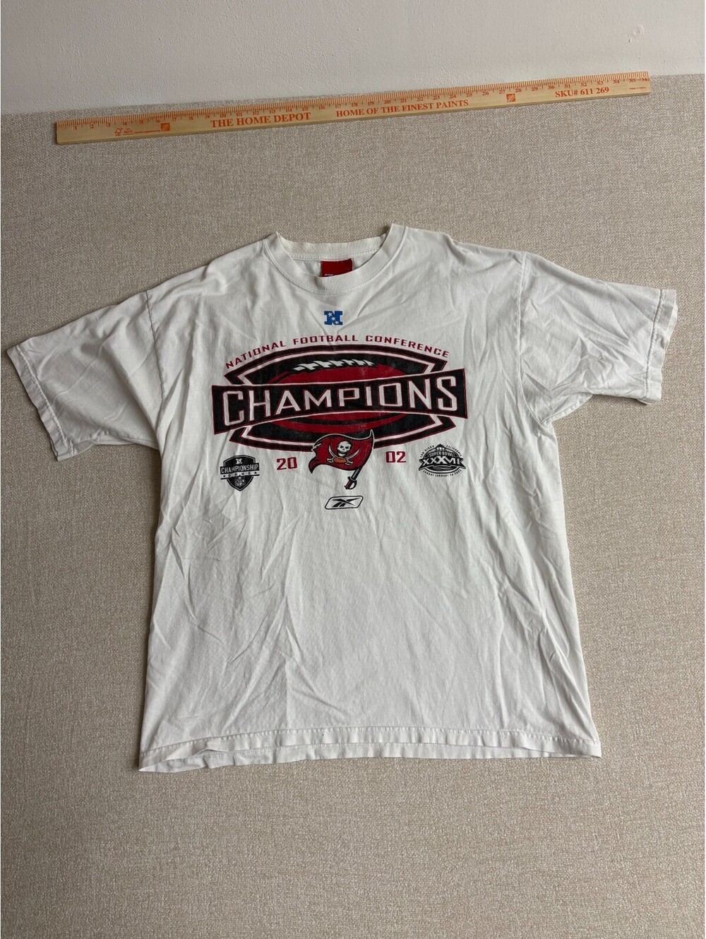Vintage Reebok Mens L White Tampa Bay Buccaneers 2002 NFC Champions T Shirt